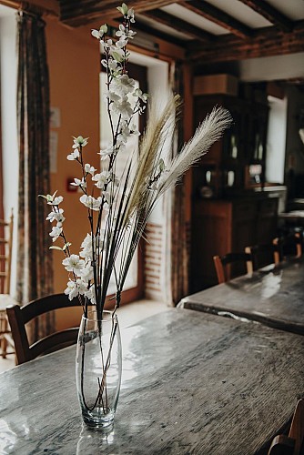 Table of the cottage Rêve d'Eau in Momignies