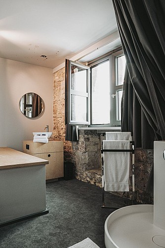 Badkamer in Auberge de l'Abbaye d'Aulne in Gozée
