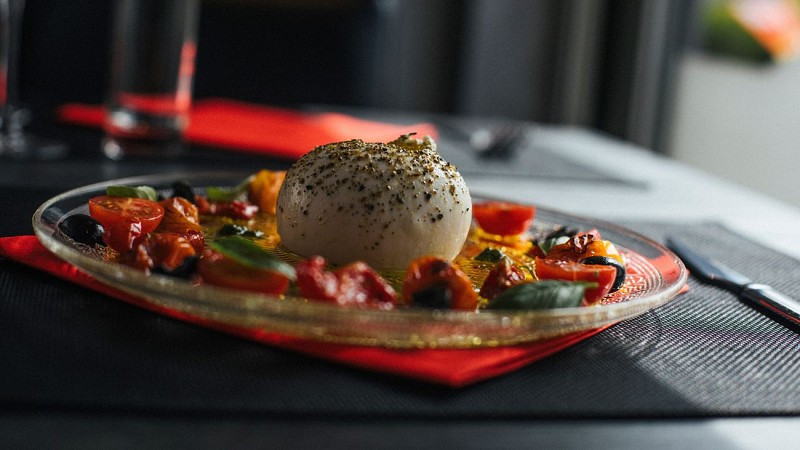 Gerecht met mozzarella in het restaurant Le Mistral in Philippeville