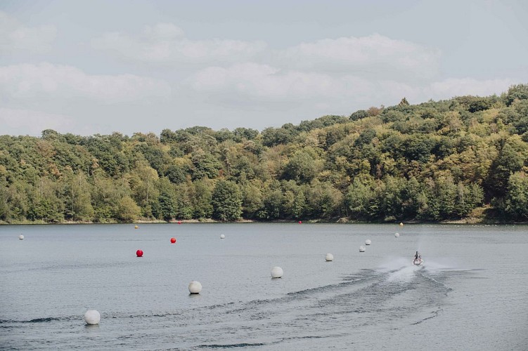 O2R Jet Ski sur le lac de l'Eau d'Heure à Froidchapelle