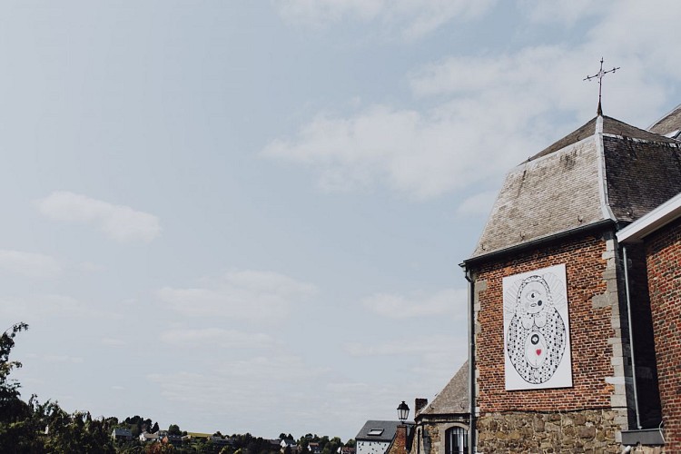 Moderne Kunst auf mittelalterlichem Boden in Thuin