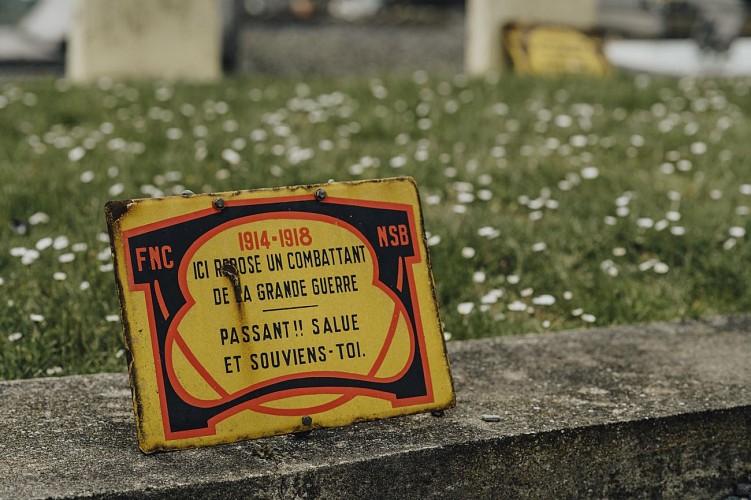 Erquelinnes' military cemetery