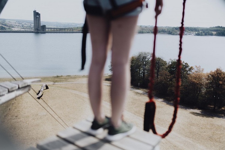 Chute libre de 25 mètres au Natura Parc à Froidchapelle