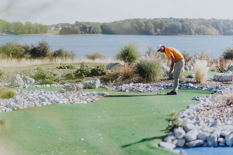 Pro1Golf Entertainment Center - Golf Club des Lacs in Froidchapelle
