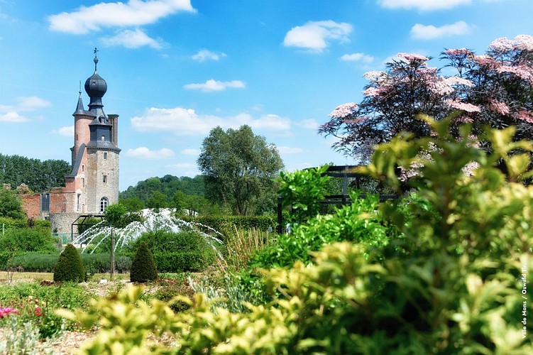 Havré - roseraie &amp; vue sur le château &amp; fontaine