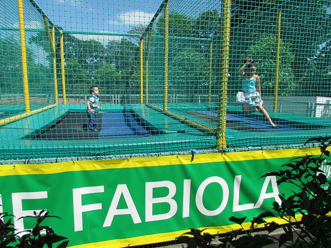 Parc attractif Reine Fabiola trempoline