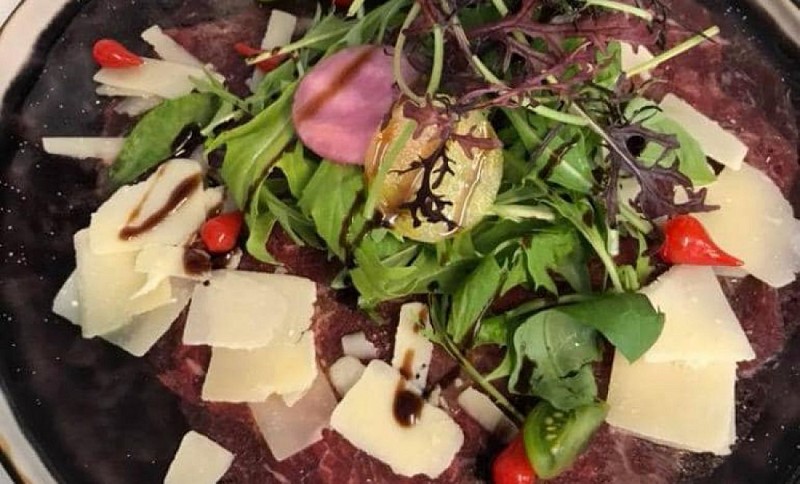 L-atmosphere-cote-meuse-restaurant-anseremme-5