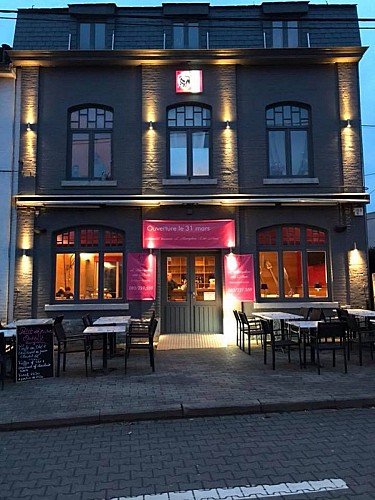 L-atmosphere-cote-meuse-restaurant-anseremme-3