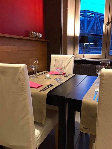 L-atmosphere-cote-meuse-restaurant-anseremme-2