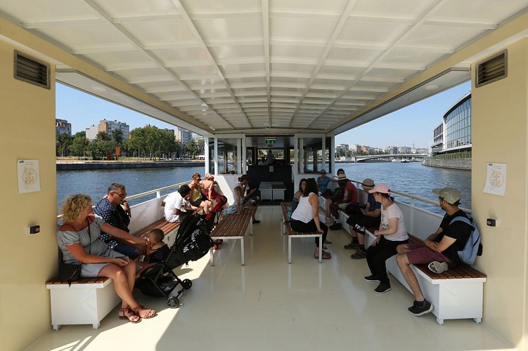 Liège - navette fluviale Frère Orban - vue intérieure