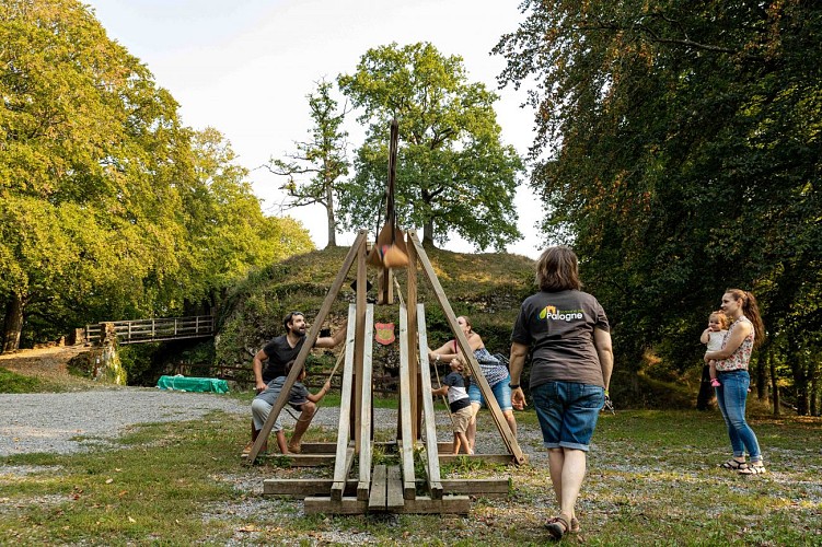 Château Fort de Palogne - Ruines - Catapulte