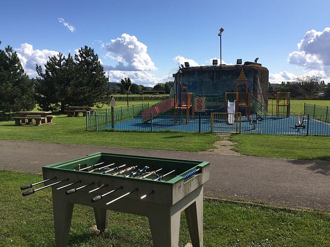 Babyfoot à proximité des tables