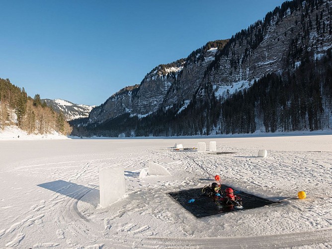 Plongée sous glace au lac de Montriond