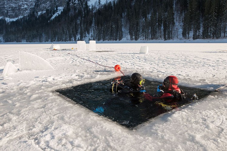 Plongée sous glace au lac de Montriond