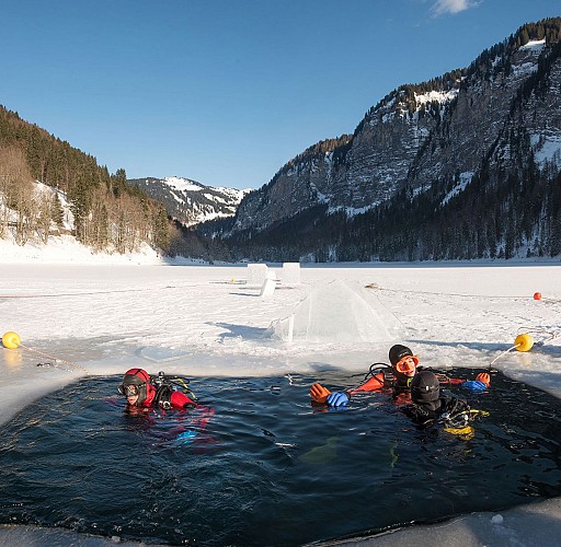 Plongée sous glace au lac de Montriond