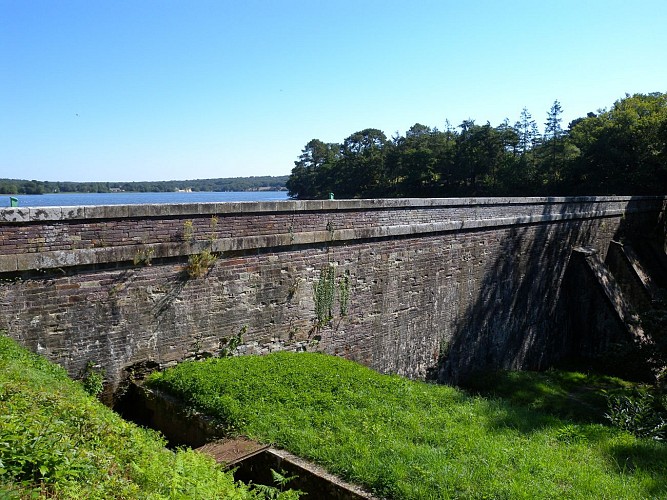 Barrage du Grand réservoir de Vioreau