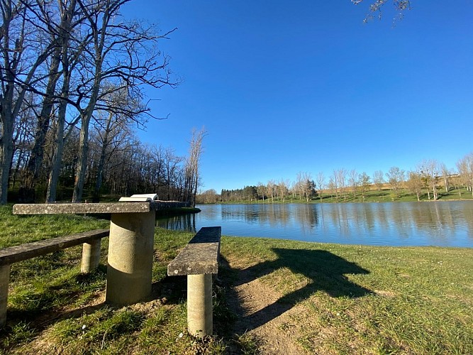 Zona de picnic del lago des Auzerals