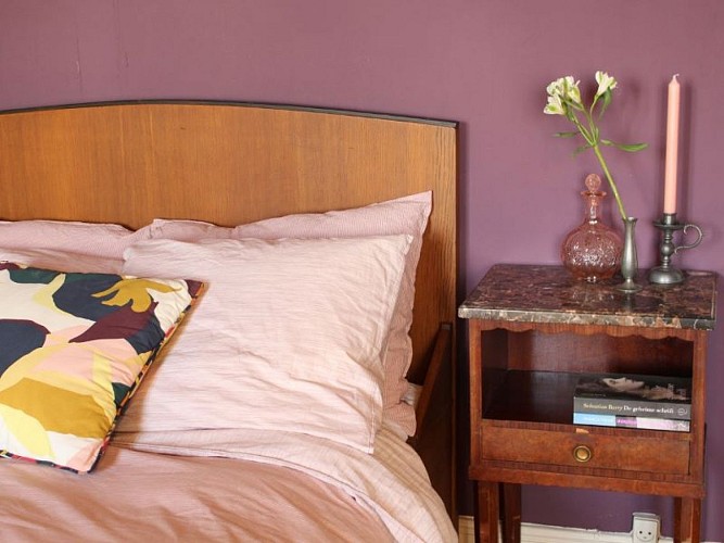 HLO_MaDamenFrance_Monclar_chambre Françoise_chevet grand lit