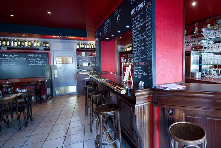 Le Caveau