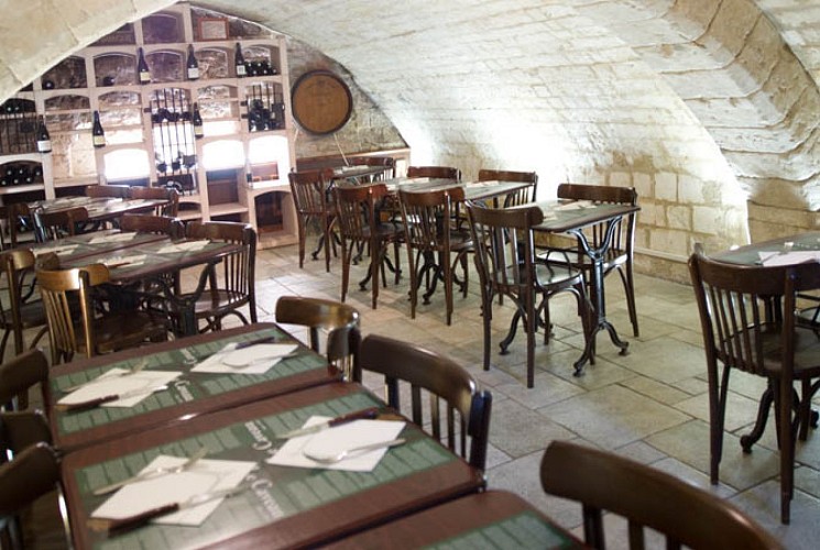 Le Caveau