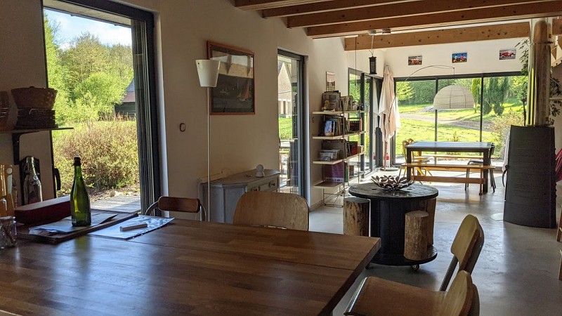 La maison au milieu des bois