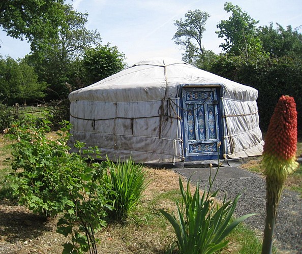 Yourtes -  La fontaine fleurie