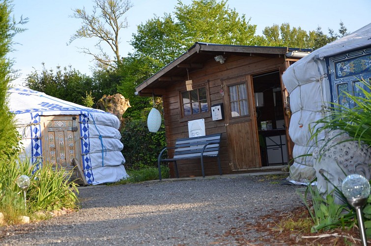 Yourtes -  La fontaine fleurie