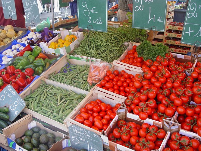 MARCHÉS, GRAND FRAIS