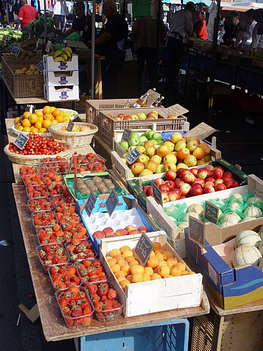 LES ÉTALS DE POISSONS FRAIS