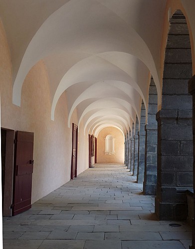 L'Hôtel-de-ville : le couvent