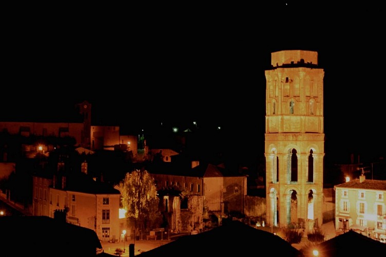 Charroux - Vienne - Vue sur l'Abbaye Saint Sauveur