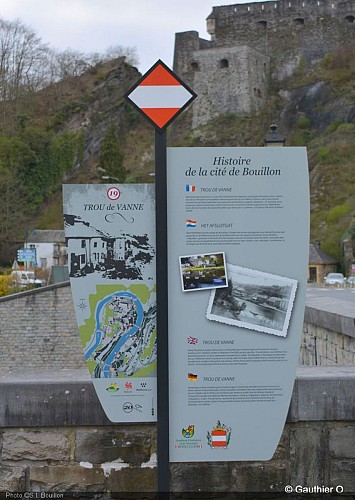 Panneau historique,presse.JPG