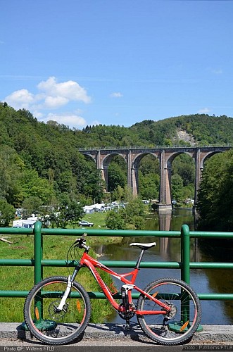 Herbeumont - Viaduc (P. Willems).jpg