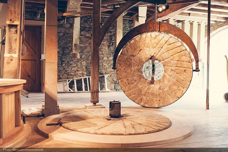 Vencimont - Moulin roue.jpg