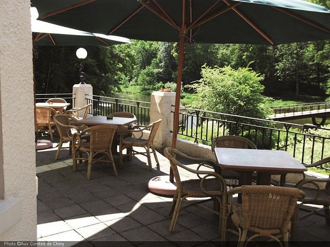 999396_206957306119967_977094667_n - corrbis.jpg