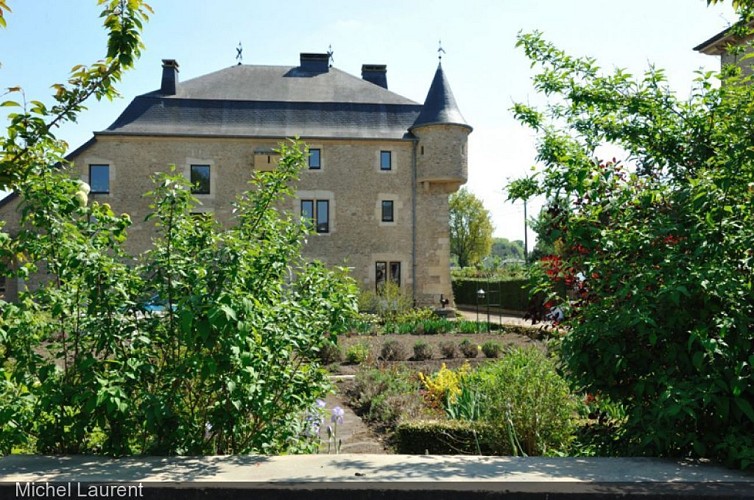 Château de la Margelle ou "Grosse tour " et voie romaine
