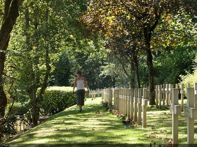 Cimetière militaire de Laclaireau (21).jpg