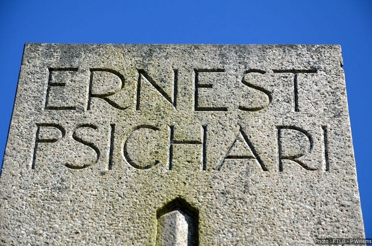 Stèle dédiée à Ernest Psichari