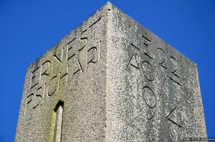 Stèle dédiée à Ernest Psichari