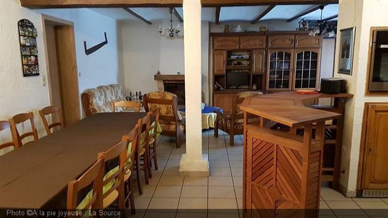 À la pie joyeuse : La Source