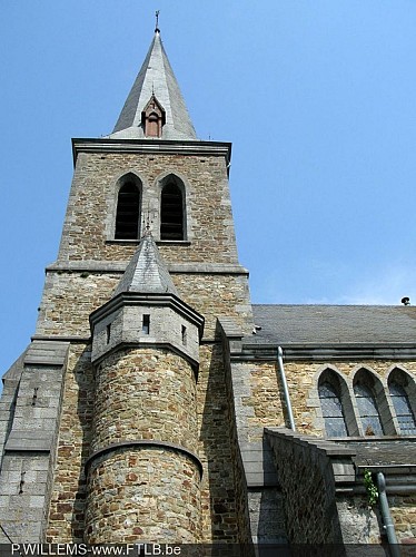 Kerk Saint-Martin en standbeeld van Saint-Sébastien