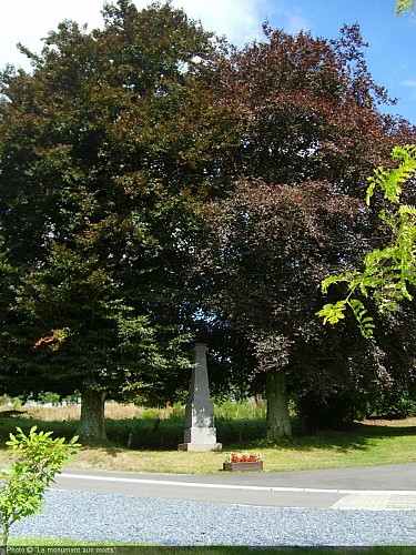 18 Monument de guerre.JPG