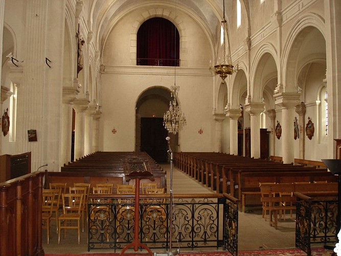 Joncy : nef de l'église