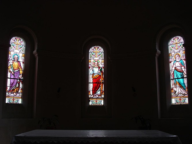 Joncy : Vitraux du choeur