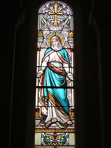 Joncy : Vitrail du choeur la Vierge