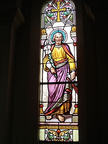 Joncy : Vitrail de Saint-Joseph