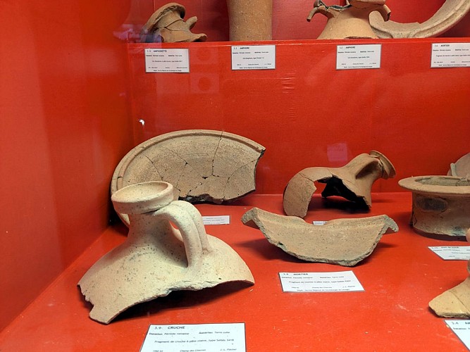 Maison des Patrimoines exposition archéologique poteries