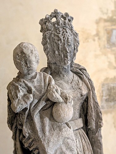 crypte statue ancienne vierge enfant