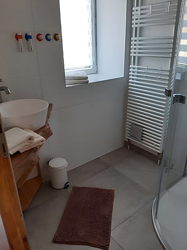 chambre d'hôte de mme ursin à le locheur - salle de bain 1