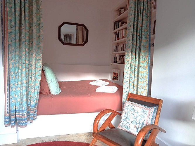 VERS L'ORIENT chambre rez-de-chaussée